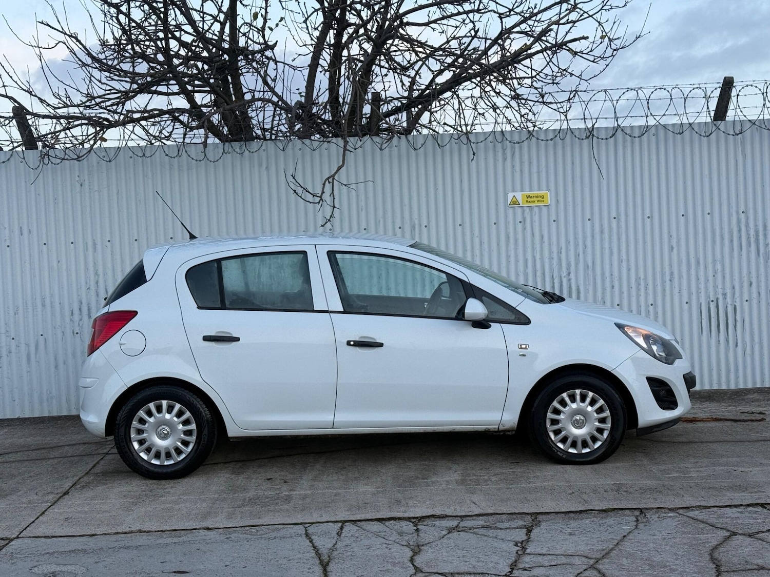 Used Vauxhall Corsa 2014 for sale - 76728718: Photo 3