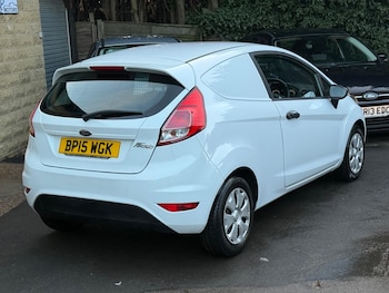 Used Ford Fiesta 2015 for sale - 77131080: Photo