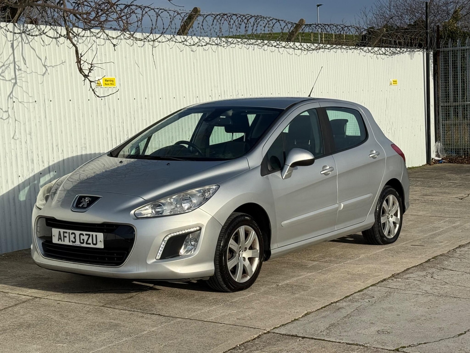 Used Peugeot 308 2013 for sale - 76912844: Photo 3