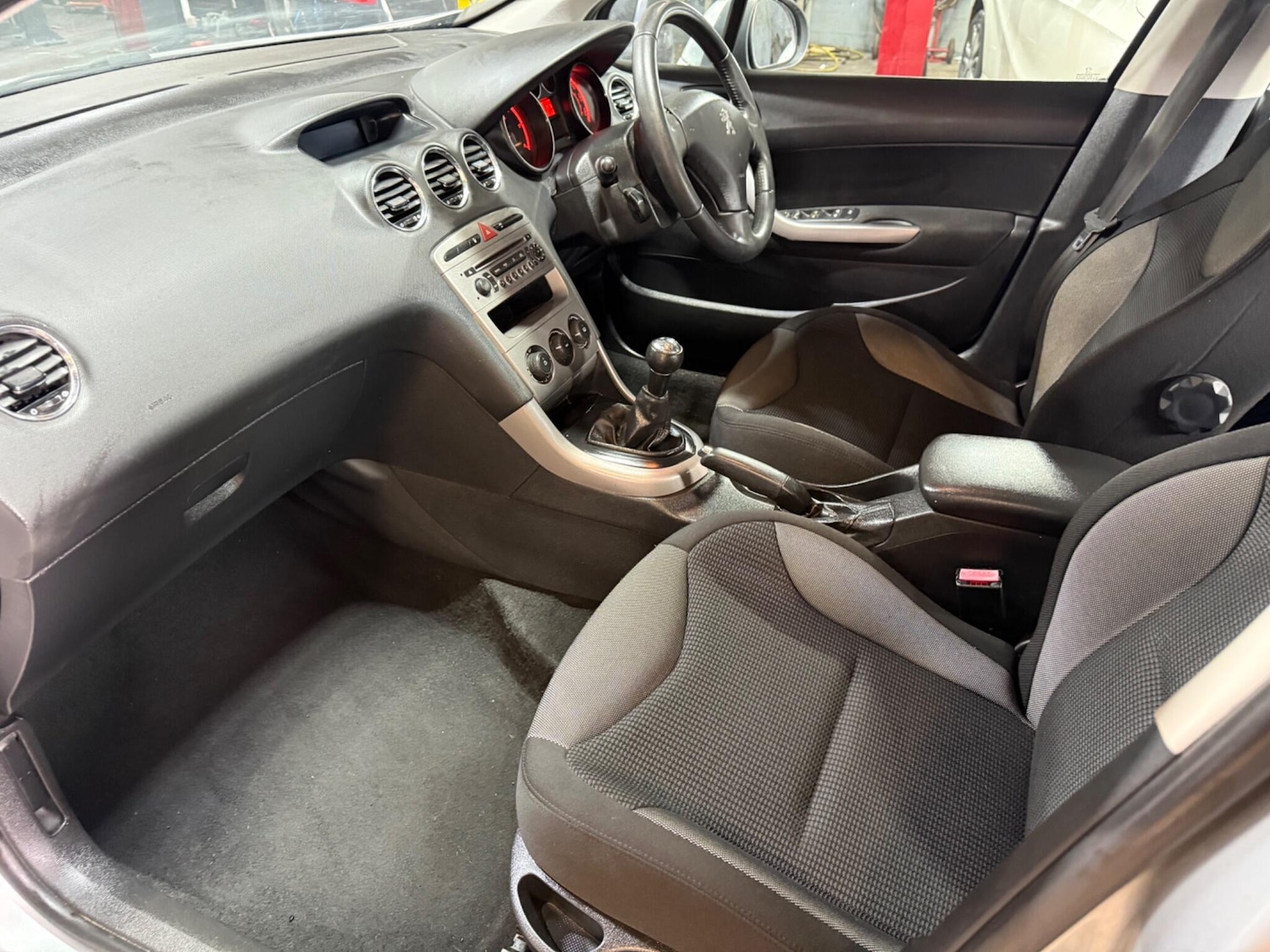 Used Peugeot 308 2013 for sale - 76912844: Photo 7