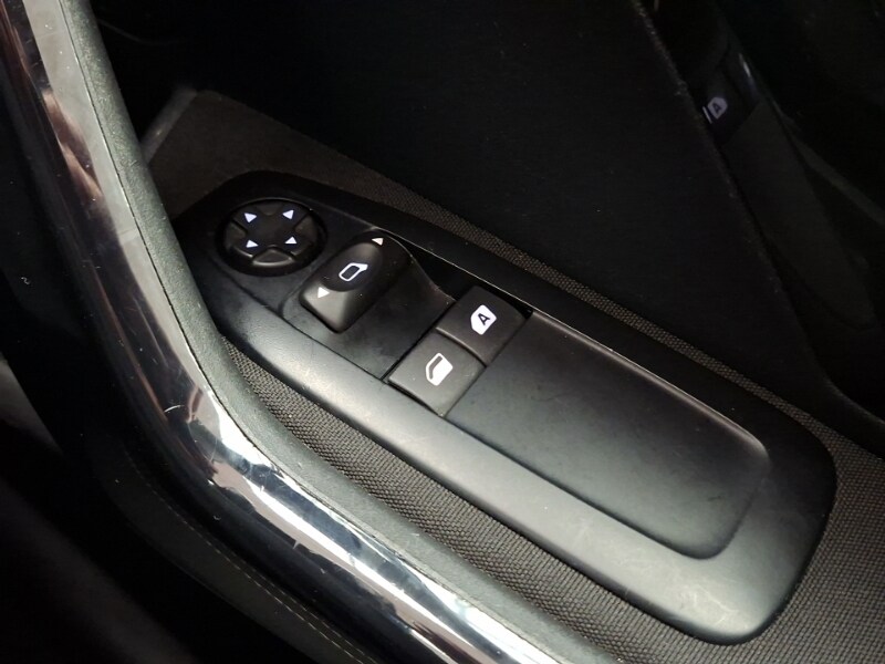 Used Peugeot 208 2017 for sale - 77371305: Photo 18