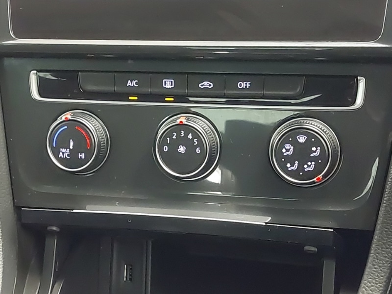 Used Volkswagen Golf 2019 for sale - 76537040: Photo 19