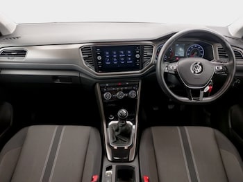 Used Volkswagen T-Roc 2018 for sale - 76225734: Photo