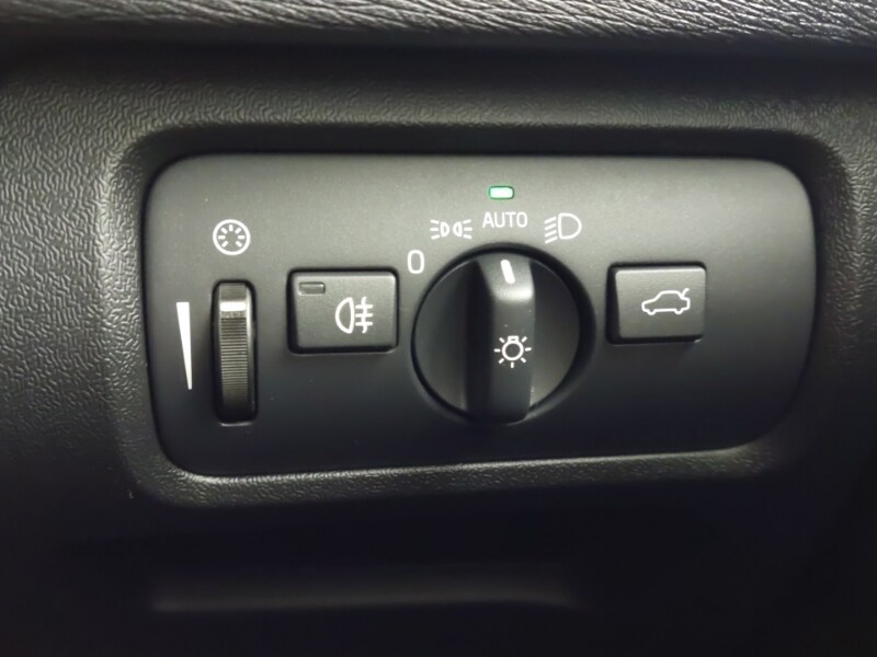 Used Volvo V40 2019 for sale - 76518789: Photo 13