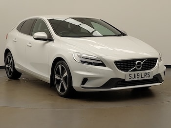 Used Volvo V40 2019 for sale - 76518789: Photo