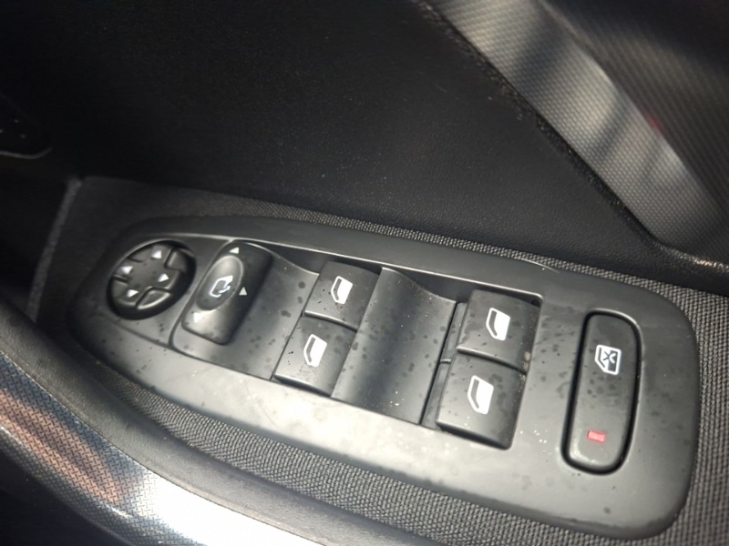 Used Peugeot 2008 2016 for sale - 77988021: Photo 19