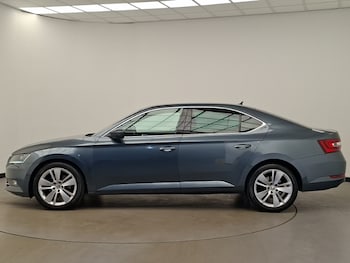 Used Skoda Superb 2017 for sale - 79529468: Photo