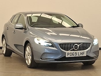 Used Volvo V40 2019 for sale - 79433425: Photo