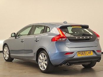 Used Volvo V40 2019 for sale - 79433425: Photo