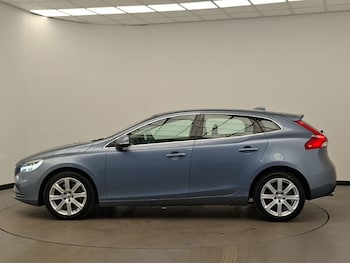 Used Volvo V40 2019 for sale - 79433425: Photo