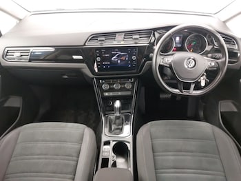Used Volkswagen Touran 2019 for sale - 76130017: Photo 2