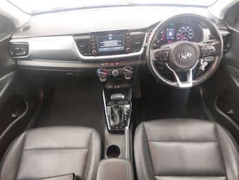 Used Kia Stonic 2020 for sale - 76683576: Photo