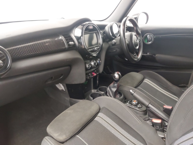 Used MINI Cooper 2019 for sale - 76331581: Photo 5