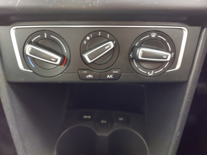 Used Volkswagen Polo 2015 for sale - 76763699: Photo 13