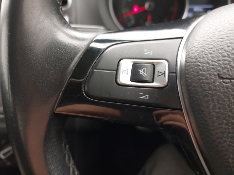 Used Volkswagen Polo 2015 for sale - 76763699: Photo 16