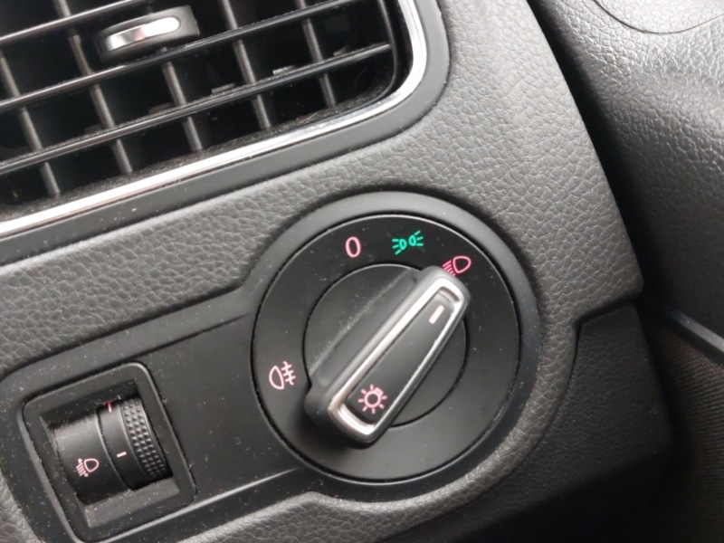 Used Volkswagen Polo 2015 for sale - 76763699: Photo 18