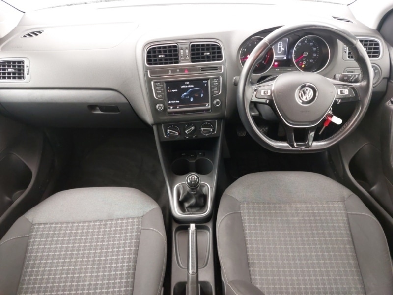 Used Volkswagen Polo 2015 for sale - 76763699: Photo 2