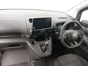 Used Citroen Berlingo 2024 for sale - 76160398: Photo