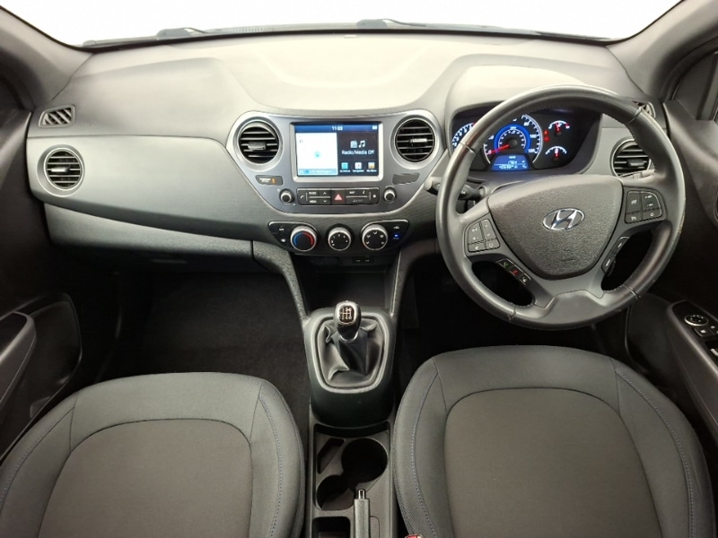 Used Hyundai i10 2018 for sale - 77579943: Photo 2