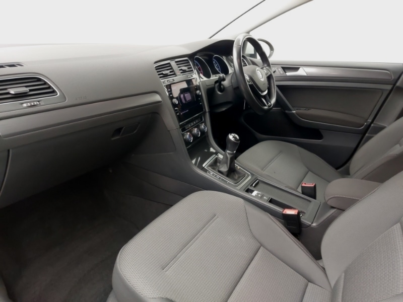 Used Volkswagen Golf 2017 for sale - 76683603: Photo 5