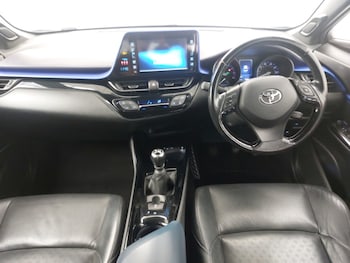 Used Toyota C-HR 2017 for sale - 75780204: Photo