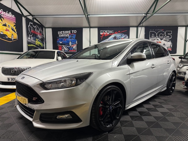 Used Ford Focus 2015 for sale - 74758046: Photo 2