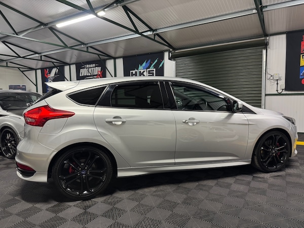 Used Ford Focus 2015 for sale - 74758046: Photo 4
