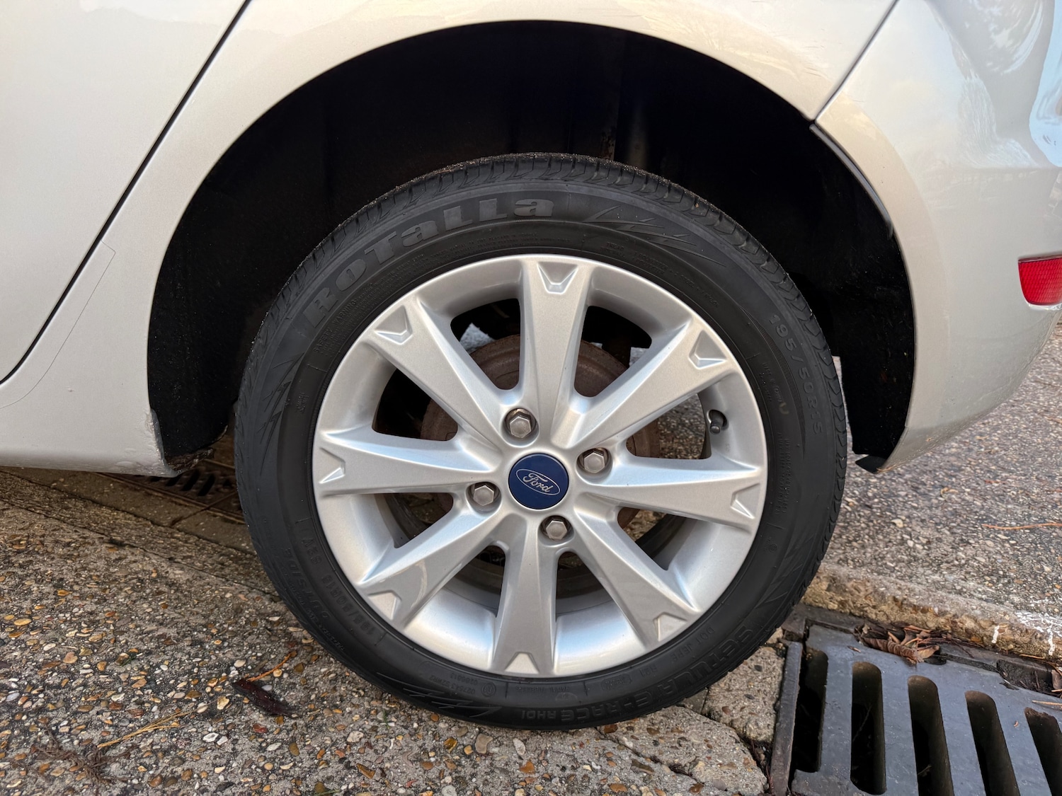 Used Ford Fiesta 2010 for sale - 76877868: Photo 27