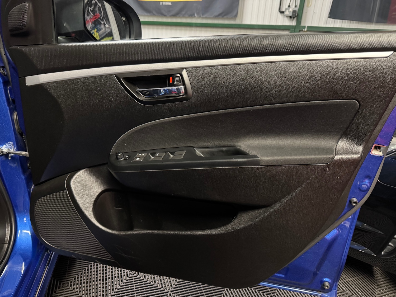 Used Suzuki Swift 2017 for sale - 76618930: Photo 69