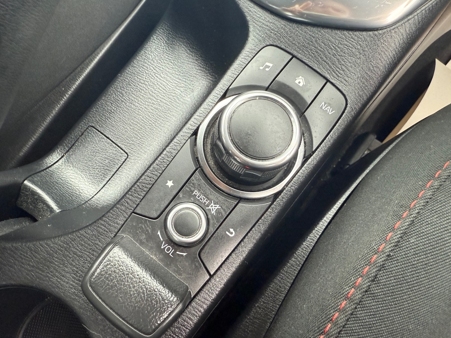 Used Mazda Mazda2 2015 for sale - 76159643: Photo 48