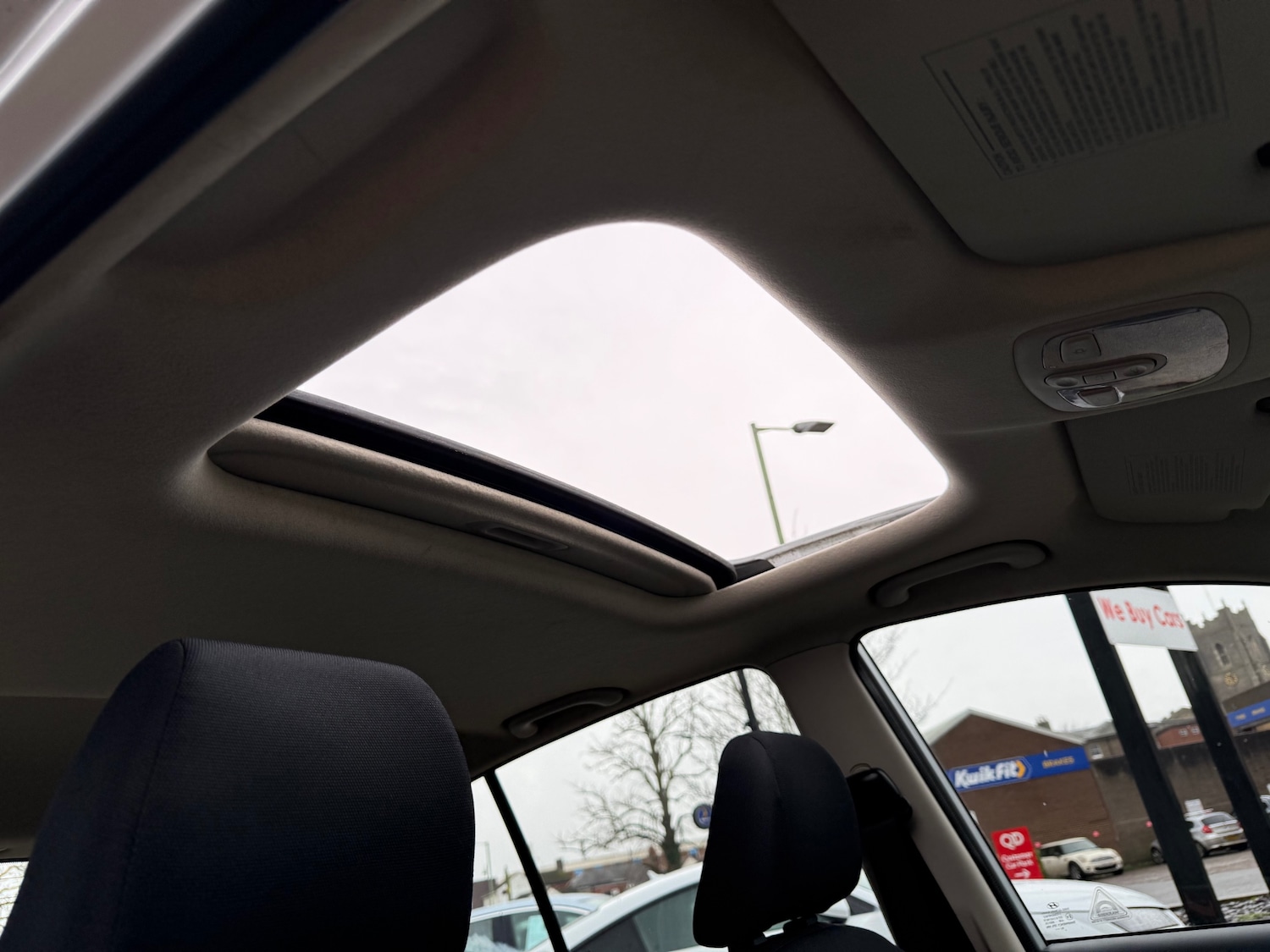 Used Hyundai i10 2010 for sale - 77179705: Photo 33