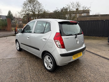 Used Hyundai i10 2010 for sale - 77179705: Photo