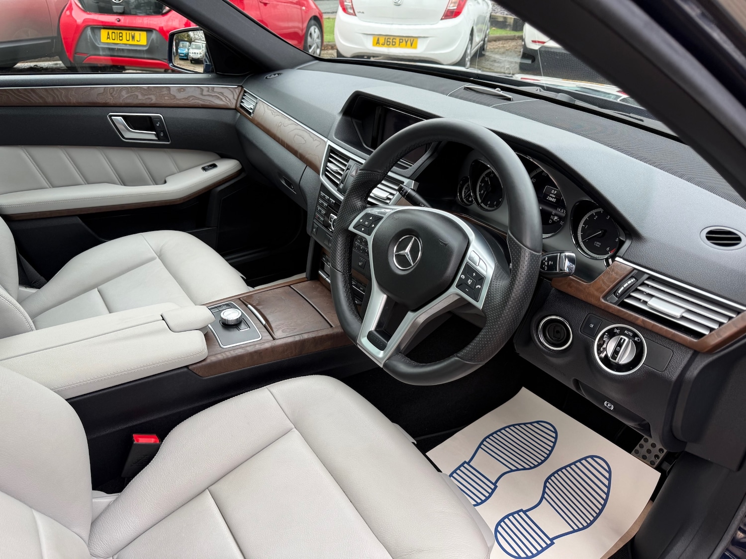 Used Mercedes-Benz E Class 2013 for sale - 76719480: Photo 17