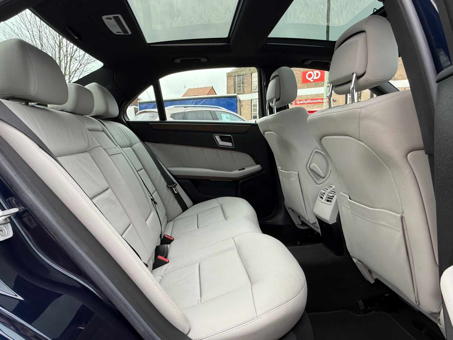 Used Mercedes-Benz E Class 2013 for sale - 76719480: Photo 24