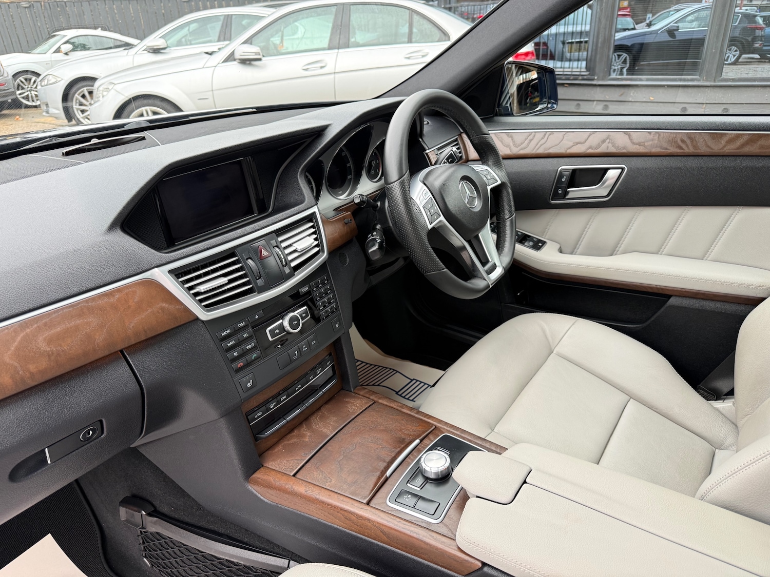 Used Mercedes-Benz E Class 2013 for sale - 76719480: Photo 25