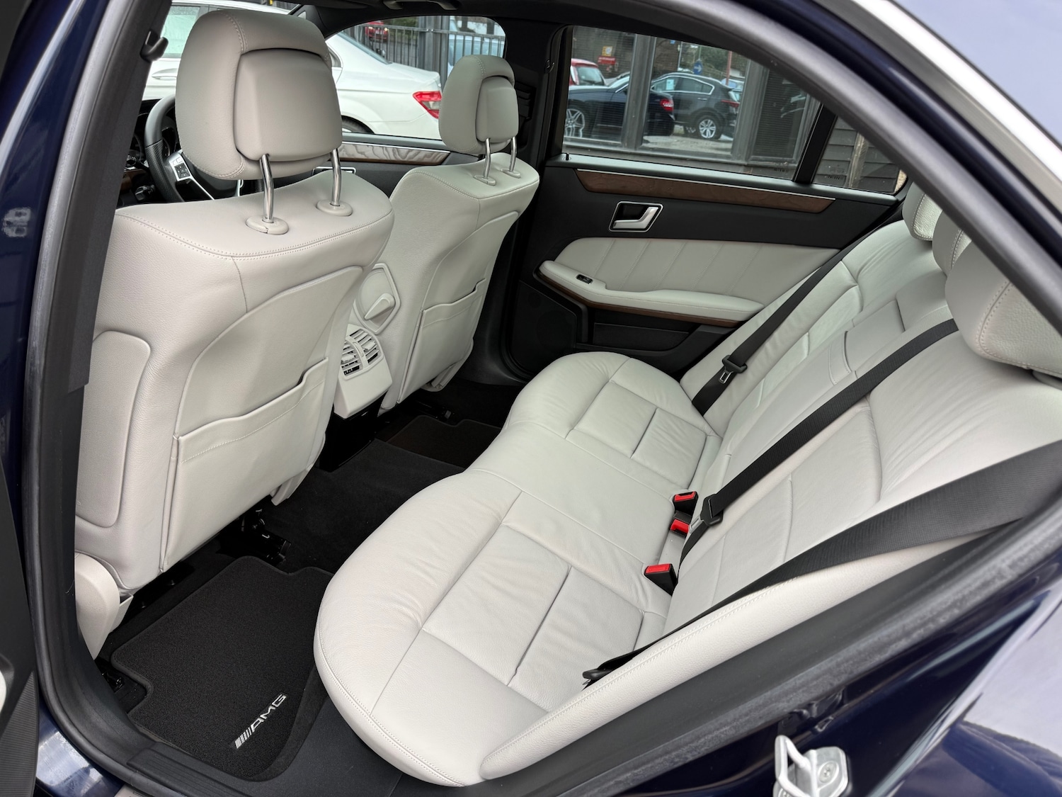 Used Mercedes-Benz E Class 2013 for sale - 76719480: Photo 32