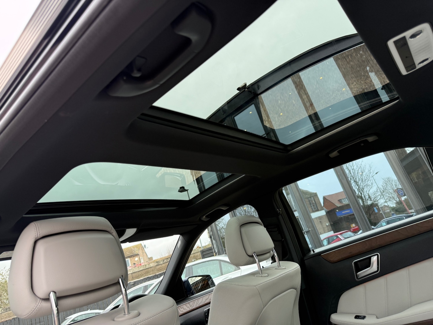 Used Mercedes-Benz E Class 2013 for sale - 76719480: Photo 35