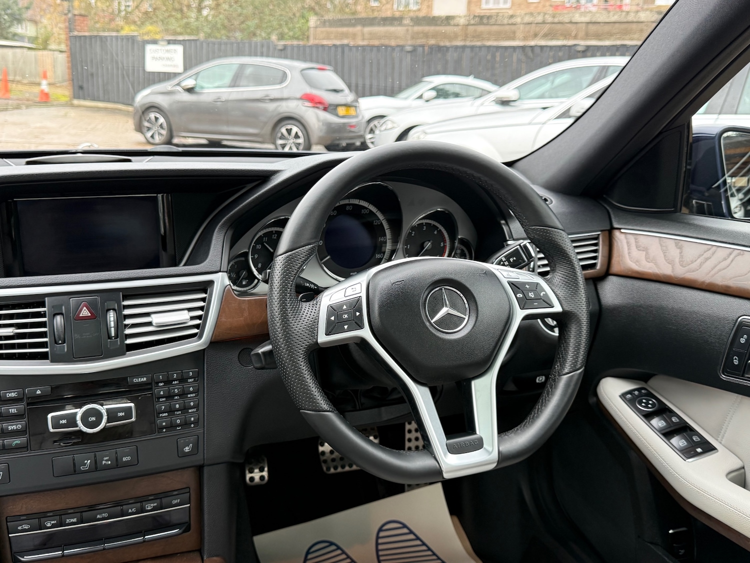 Used Mercedes-Benz E Class 2013 for sale - 76719480: Photo 37