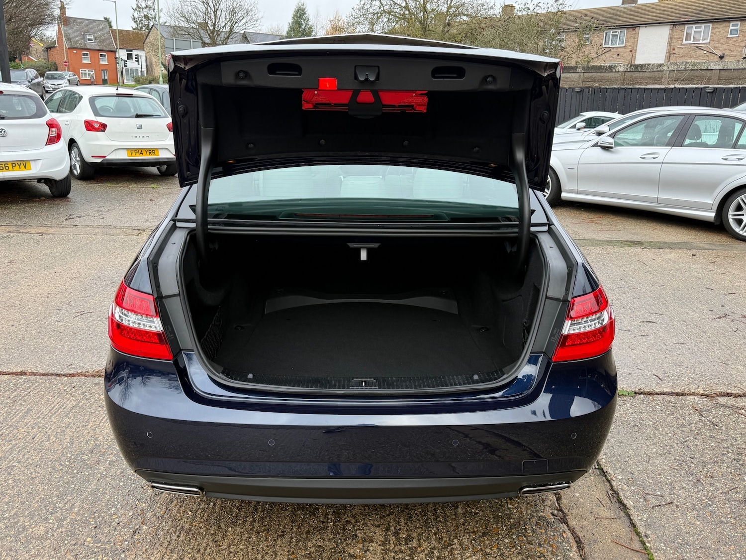 Used Mercedes-Benz E Class 2013 for sale - 76719480: Photo 39