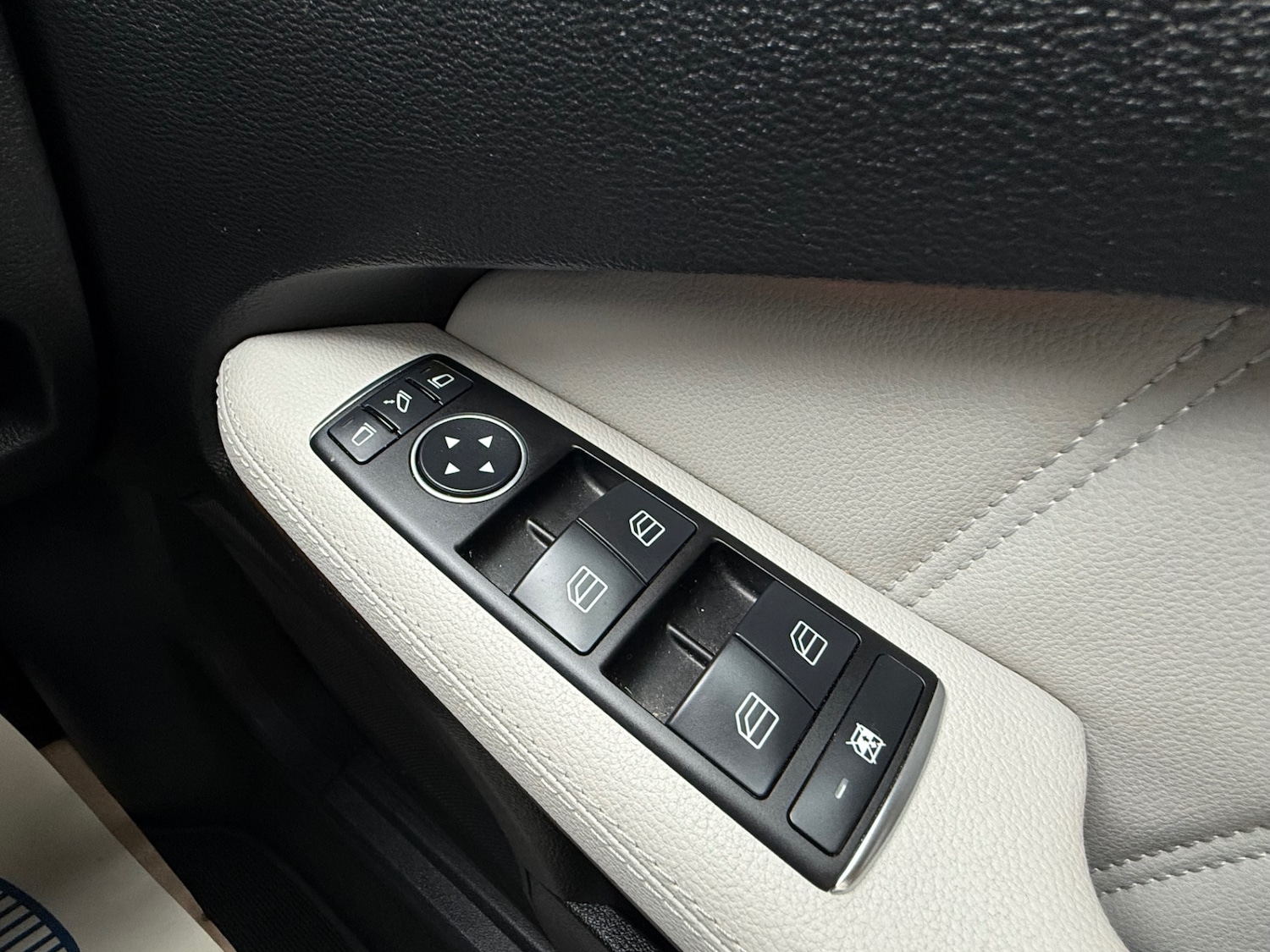 Used Mercedes-Benz E Class 2013 for sale - 76719480: Photo 59