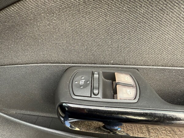Used Vauxhall Corsa 2007 for sale - 76114085: Photo 42