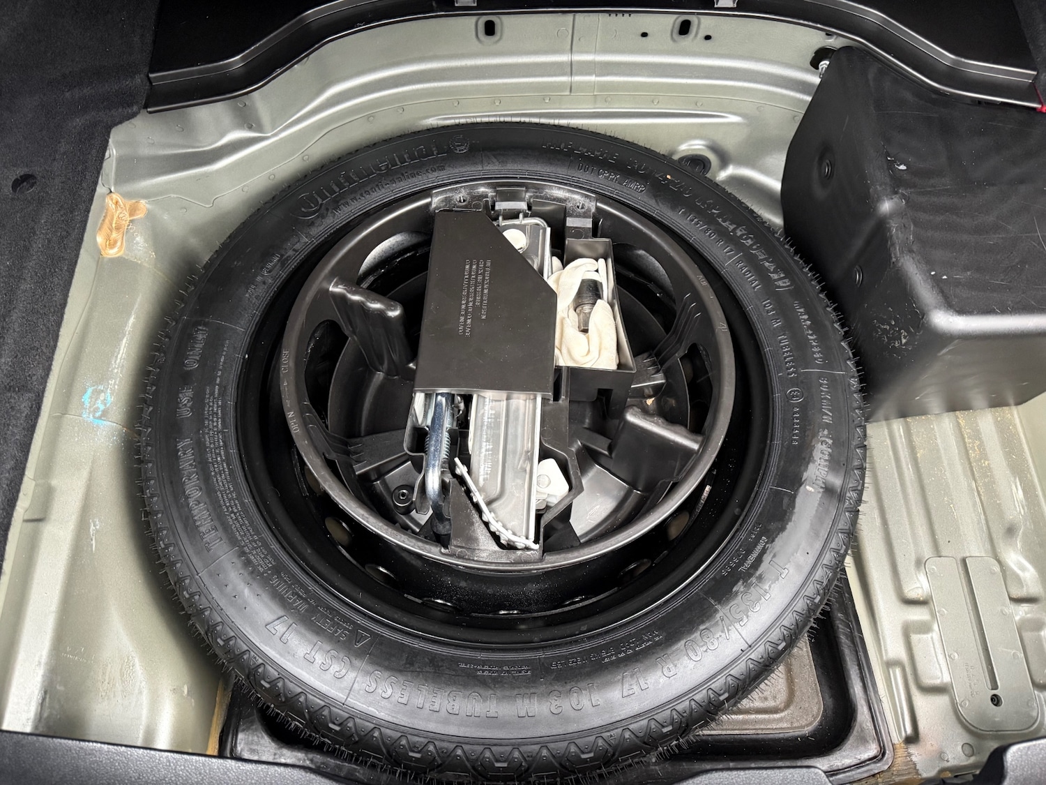 Used Mercedes-Benz E Class 2012 for sale - 76748300: Photo 38