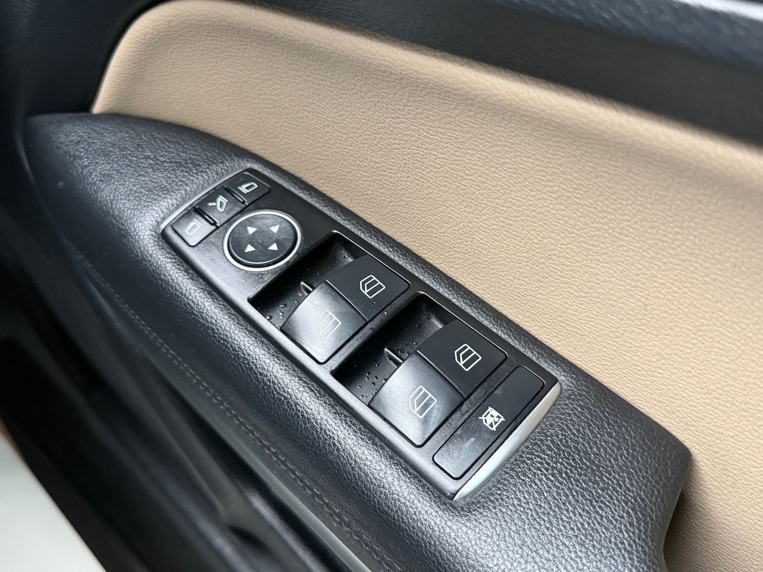 Used Mercedes-Benz E Class 2012 for sale - 76748300: Photo 52