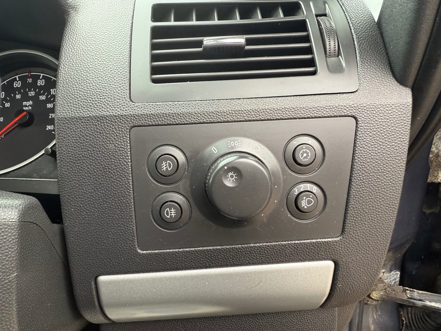 Used Vauxhall Zafira 2011 for sale - 76309611: Photo 24