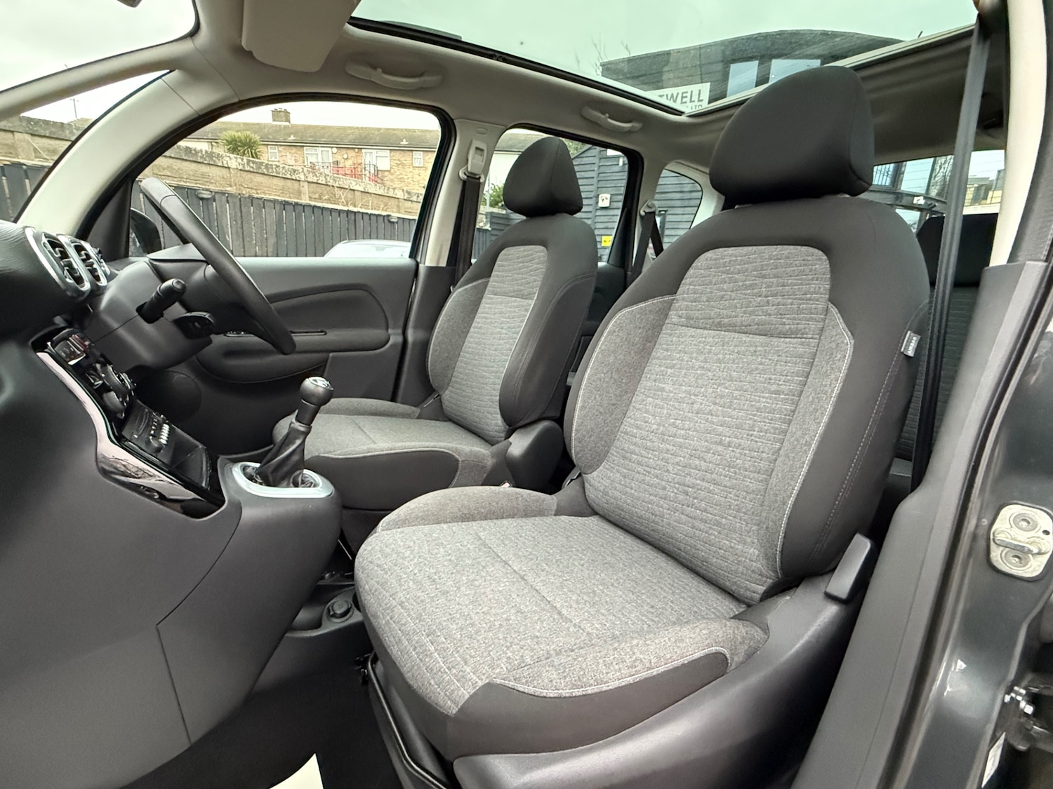 Used Citroen C3 Picasso 2015 for sale - 76947046: Photo 24