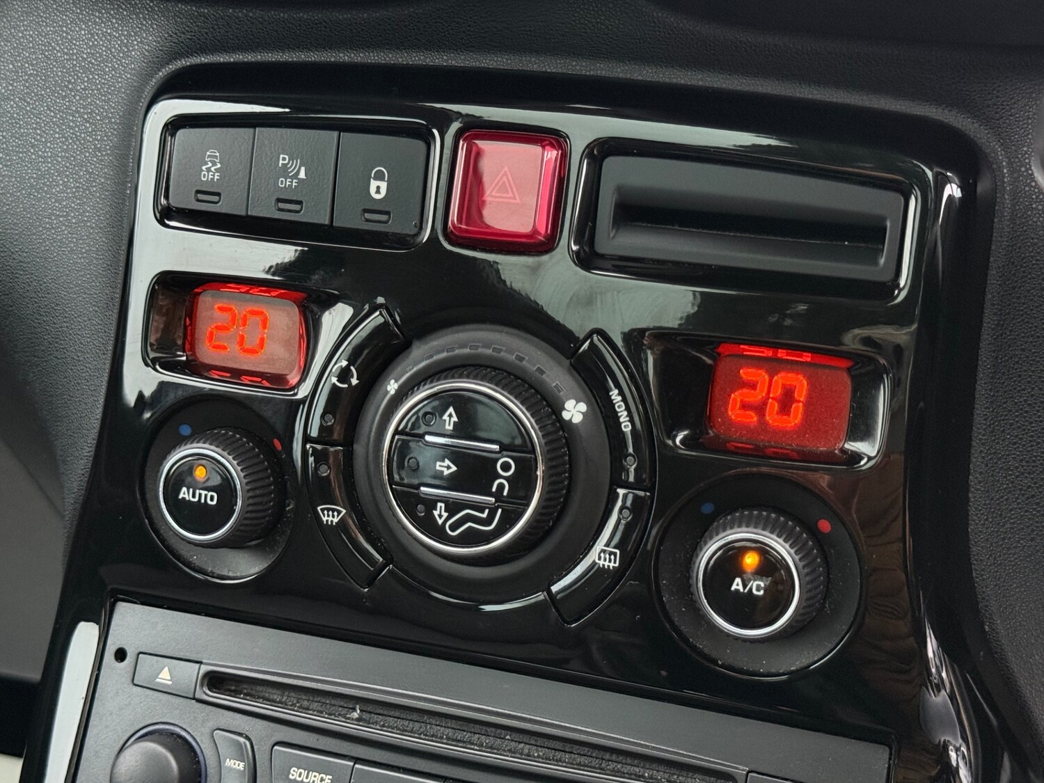 Used Citroen C3 Picasso 2015 for sale - 76947046: Photo 46