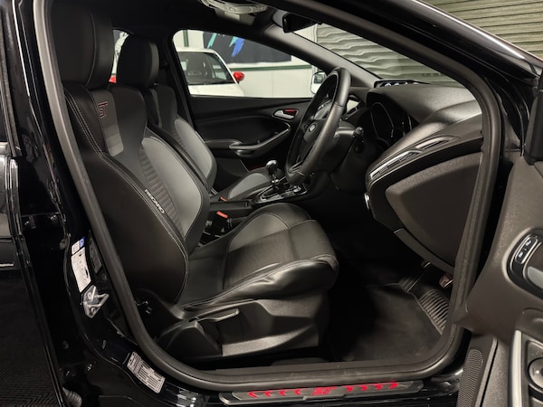 Used Ford Focus 2017 for sale - 74830136: Photo 13