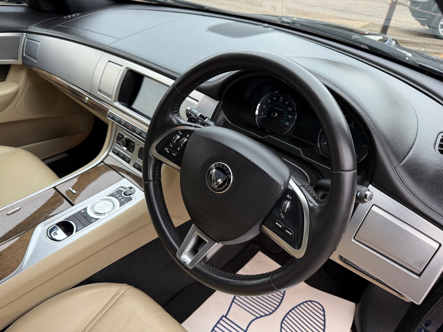 Used Jaguar XF 2015 for sale - 76252689: Photo 11