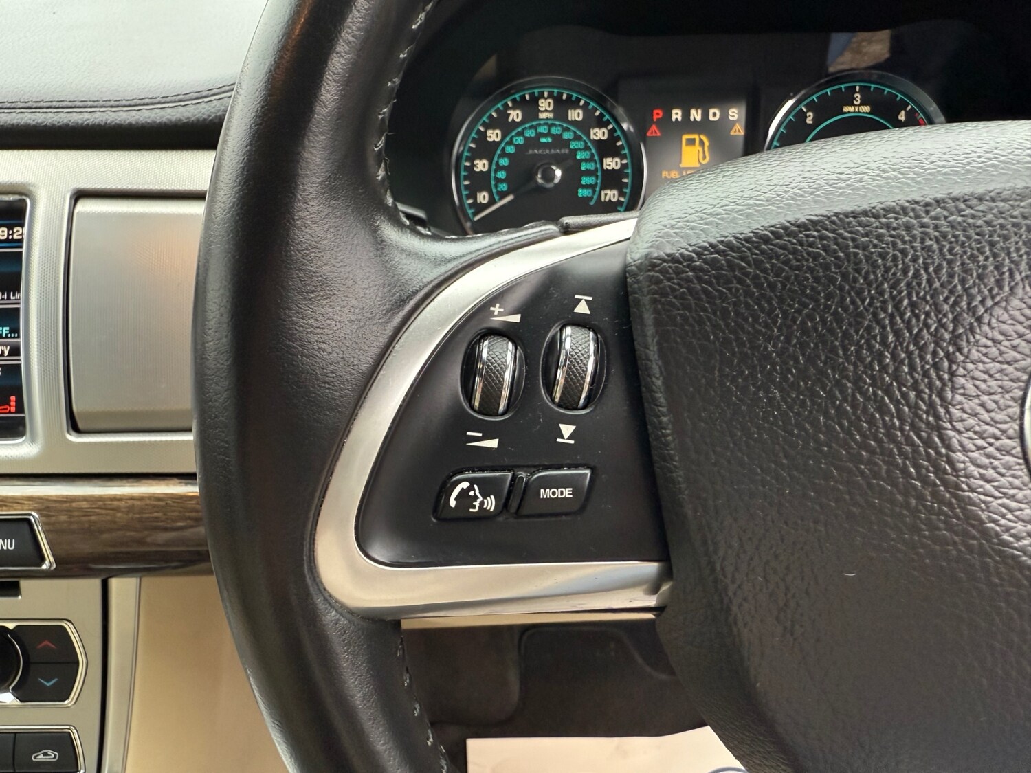 Used Jaguar XF 2015 for sale - 76252689: Photo 41