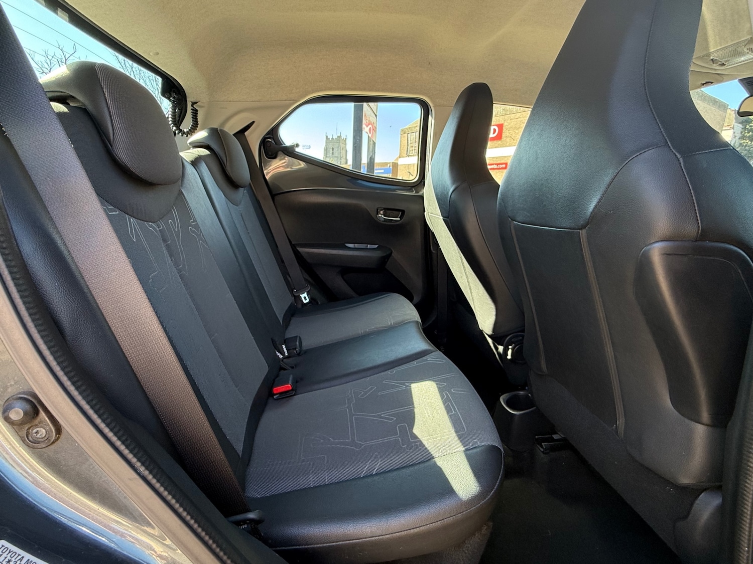 Used Toyota AYGO 2015 for sale - 77932976: Photo 19